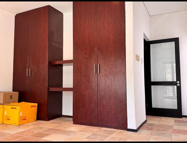 6 BEDROOM TOWNHOUSE FOR SALE IN DAINFERN